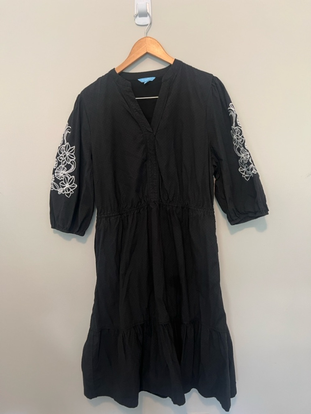 Draper James puff sleeve embroidered Dress